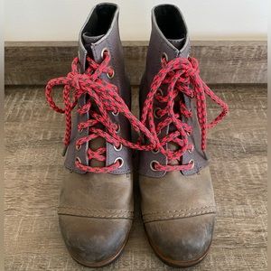 Sorel lace up wedge boots size 7